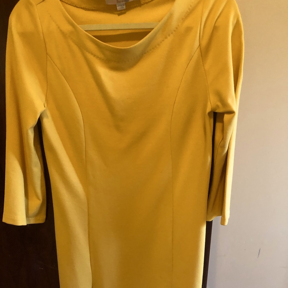 Size 6 Yellow Boden dress with great scalloped hem. Super cute.